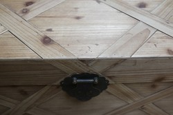 Casa Padrino Cassapanca Stile Country Naturale 100 x 48 x H. 40 cm - Baule in Legno Fatto a Mano Effetto Parquet