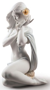 Casa Padrino Escultura de lujo en porcelana Mujer a la luz de la luna Blanco mate 25 x 48 cm - Figura artesanal