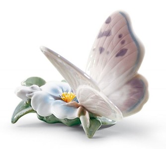Casa Padrino Escultura de Mariposa de Porcelana de Lujo sobre Flor, Multicolor, 11 x H. 8 cm