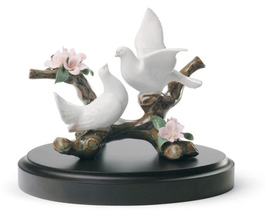 Casa Padrino Escultura de lujo en porcelana Palomas sobre base de madera Multicolor Ø 14 x H. 11 cm - Decoración exclusiva