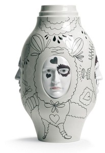 Casa Padrino Designer Porcelain Vase Beige / Black Ø 31 x H. 52 cm - Handcrafted & Hand-Painted Luxury Decoration