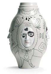 Casa Padrino Designer Porcelain Vase Beige / Black Ø 31 x H. 52 cm - Handcrafted & Hand-Painted Luxury Decoration