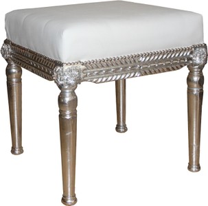 Casa Padrino Barock Antik Stil Sitzhocker in Weiß/Silber B 56 cm, H 54 cm - Barock Sitzhocker 