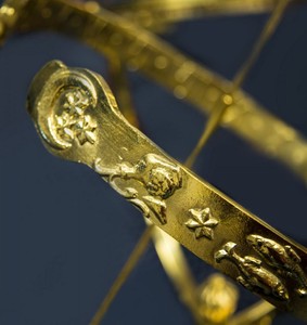 Casa Padrino Jugendstil Sonnenuhr Gold Ø 40 x H. 58 cm - Luxus Garten Dekoration