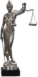 Casa Padrino figura de bronce de lujo dama de la justicia sobre base de madera de caoba plata / negro 45 x 25 x H. 80 cm - Colección de Lujo