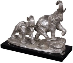 Casa Padrino elefantes de bronce sobre base de madera color plata / negro 42 x 17 x H. 33 cm - Figuras Decorativas de Bronce de Lujo