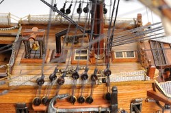 Casa Padrino Buque Insignia HMS Victory de Lujo Marrón / Multicolor 97 x 29 x H. 83 cm - British Deco Barco Velero Hecho a Mano de Madera
