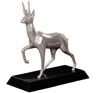 casa padrino luxus designer wohnzimmer hotel restaurant club bar büro deko accessoires figur bronzefigur skulptur versilbert antilope mit holzsockel