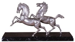 Casa Padrino Figuras de Bronce de Lujo Caballos Plata / Negro 80 x 25 x H. 43 cm - Elegantes Esculturas de Bronce Decorado en Plata con Base de Mármol