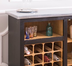 Casa Padrino Landhausstil Weinschrank Schwarz / Naturfarben / Silber casa padrino landhausstil massivholz kiefernholz weinschrank mit tür und verzinkter platte wohnzimmer hotel restaurant club bar büro möbel
