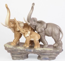 Casa Padrino sculpture en porcelaine de luxe famille d'éléphants gris / beige 34 x 16,4 x H. 32,5 cm - Décoration de Luxe