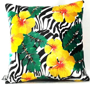 Casa Padrino Luxury Decorative Pillow Florida Flowers Multicolor 45 x 45 cm - Finest Velvet Fabric - Decorative Living Room Cushion Casa Padrino Luxury Decorative Pillow Florida Flowers Multicolor 45 x 45 cm - Finest Velvet Fabric - Decorative Living Room Cushion