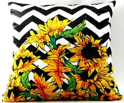 Casa Padrino Luxury Decorative Pillow Virginia Sunflowers Black / White / Multicolor 45 x 45 cm - Finest Velvet - Living Room Cushion Casa Padrino Luxury Decorative Pillow Virginia Sunflowers Black / White / Multicolor 45 x 45 cm - Finest Velvet - Living Room Cushion