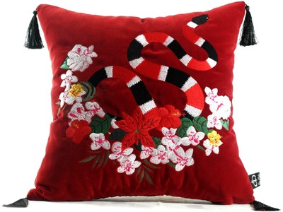 Casa Padrino almohada de lujo con borlas serpiente rojo / multicolor 45 x 45 cm - Tejido de Terciopelo Más Fino - Calidad de Lujo Casa Padrino almohada de lujo con borlas serpiente rojo / multicolor 45 x 45 cm - Tejido de Terciopelo Más Fino - Calidad de Lujo