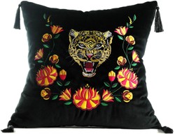 Casa Padrino oreiller de luxe avec pompons tigre noir / multicolore 45 x 45 cm - Velours de Qualité Supérieure - Qualité de Luxe Casa Padrino oreiller de luxe avec pompons tigre noir / multicolore 45 x 45 cm - Velours de Qualité Supérieure - Qualité de Luxe