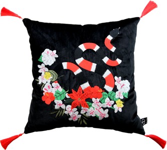Casa Padrino luxury pillow with tassels snake black / multicolor 45 x 45 cm - Finest Velvet Fabric - Luxury Quality Casa Padrino luxury pillow with tassels snake black / multicolor 45 x 45 cm - Finest Velvet Fabric - Luxury Quality