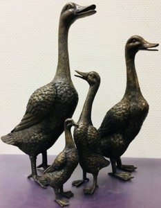 Casa Padrino conjunto de figuras de bronce de lujo familia de pato bronce / oro 15 x 15 x H. 53 cm - Figuras de Deco de Lujo 