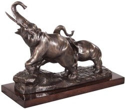 Casa Padrino elefantes de bronce sobre base de madera color bronce / marrón 42 x 17 x H. 33 cm - Figuras Decorativas de Bronce de Lujo