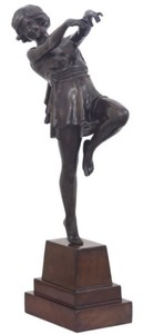 Casa Padrino bronze figure de luxe danseuse dame bronze / marron foncé 22 x 11 x H. 51 cm - Figure Déco sur Socle en Bois