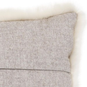 Casa Padrino Luxus Kunstfell Kissen Weiß 60 x 40 cm - Wohnzimmer Deko Accessoires