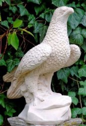 casa padrino luxus barock jugendstil garten terassen balkon hotel restaurant naturstein figur skulptur statue falke deko accessoires 
