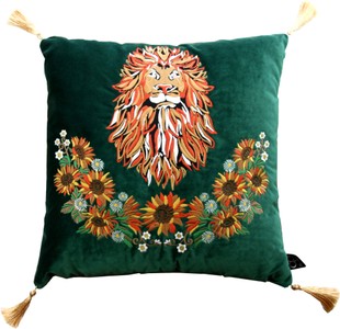Casa Padrino luxury decorative cushion with tassels Lion Green / Gold 45 x 45 cm - finest velvet fabric - luxury quality Casa Padrino luxury decorative cushion with tassels Lion Green / Gold 45 x 45 cm - finest velvet fabric - luxury quality