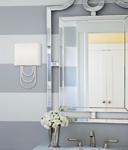Casa Padrino Luxus Wandleuchte Silber / Weiß 20,3 x 9,5 x H. 34,3 cm - Designer Wandlampe mit Lampenschirm