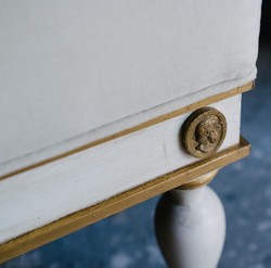 Casa Padrino Luxury Baroque Stool White / Antique Gold 41 x 41 x H. 54 cm - Solid Wood Baroque Stool - Baroque Furniture