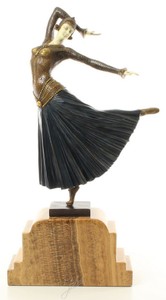 Casa Padrino figurine de luxe en bronze danseuse multicolore / beige 26 x 9 x H. 46,9 cm - Figurine Déco