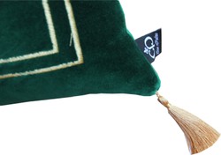 Cojín decorativo de lujo Casa Padrino Escudo de armas de color verde oscuro / dorado con borlas doradas de 45 x 45 cm. Tejido de terciopelo más fino.
