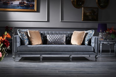 Casa Padrino Divano Chesterfield Barocco di Lusso Blu / Argento 250 x 92 x H. 85 cm - Mobili per Soggiorno in Stile Barocco Casa Padrino Divano Chesterfield Barocco di Lusso Blu / Argento 250 x 92 x H. 85 cm - Mobili per Soggiorno in Stile Barocco