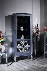 Casa Padrino Luxus Barock Vitrine Blau / Silber 75 x 45 x H. 190 cm - Vitrinenschrank mit Glastür - Barock Wohnzimmermöbel Casa Padrino Luxus Barock Vitrine Blau / Silber 75 x 45 x H. 190 cm - Vitrinenschrank mit Glastür - Barock Wohnzimmermöbel