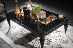 Casa Padrino set da salotto barocco di lusso argento grigio / nero / oro - 1 Divano Chesterfield e 1 Poltrona e 1 Tavolino da Caffè e 1 Tavolino - Mobili in Stile Barocco Casa Padrino set da salotto barocco di lusso argento grigio / nero / oro - 1 Divano Chesterfield e 1 Poltrona e 1 Tavolino da Caffè e 1 Tavolino - Mobili in Stile Barocco