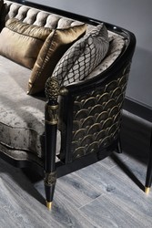 Casa Padrino set da salotto barocco di lusso argento grigio / nero / oro - 1 Divano Chesterfield e 1 Poltrona e 1 Tavolino da Caffè e 1 Tavolino - Mobili in Stile Barocco Casa Padrino set da salotto barocco di lusso argento grigio / nero / oro - 1 Divano Chesterfield e 1 Poltrona e 1 Tavolino da Caffè e 1 Tavolino - Mobili in Stile Barocco
