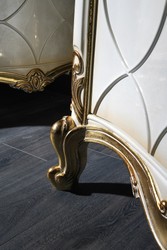 Casa Padrino Armoire Vitrine Baroque de Luxe Blanc / Or Antique 132 x 57 x H. 201 cm - Vitrine Somptueuse Baroque avec 2 Portes - Meubles de Salon Baroque Casa Padrino Armoire Vitrine Baroque de Luxe Blanc / Or Antique 132 x 57 x H. 201 cm - Vitrine Somptueuse Baroque avec 2 Portes - Meubles de Salon Baroque