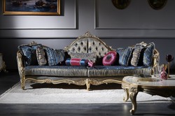 Casa Padrino Sofá Chesterfield Barroco de Lujo Azul Oscuro / Oro Antiguo 300 x 90 x H. 119 cm - Sofá Barroco Suntuoso de la Sala de Estar - Muebles Barrocos Casa Padrino Sofá Chesterfield Barroco de Lujo Azul Oscuro / Oro Antiguo 300 x 90 x H. 119 cm - Sofá Barroco Suntuoso de la Sala de Estar - Muebles Barrocos