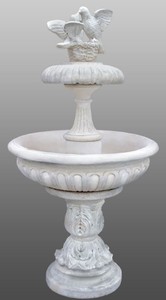 Casa Padrino Fuente Art Nouveau con Palomas Decorativas Blanco Ø 96 x H. 175 cm - Fuente de Jardín Barroco y Art Nouveau