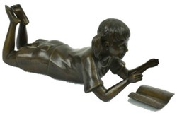 Casa Padrino figura di bronzo di lusso ragazza sdraiata leggendo bronzo 22 x 60 x H. 27 cm - Scultura in Bronzo - Deco Figura - Accessori Deco