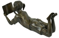 Casa Padrino figura di bronzo di lusso ragazza sdraiata leggendo bronzo 22 x 60 x H. 27 cm - Scultura in Bronzo - Deco Figura - Accessori Deco