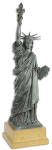 Casa Padrino figura de bronce de lujo estatua de la libertad gris / beige 20,2 x 17 x H. 61,5 cm - Escultura de Bronce con Base de Mármol - Figura Deco