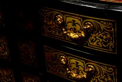 Casa Padrino Baroque Boulle Dresser Black / Gold / Red 112 cm - Aparador para mueble Casa Padrino Baroque Boulle Dresser Black / Gold / Red 112 cm - Aparador para mueble