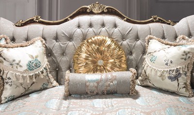 Casa Padrino Luxus Barock Wohnzimmer Sofa mit Glitzersteinen und dekorativen Kissen Silbergrau / Braun / Gold 230 x 85 x H. 120 cm - Barock Möbel