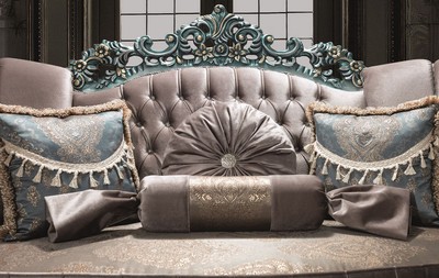Casa Padrino Luxus Barock Samt Sofa Grau / Grün / Gold 225 x 95 x H. 115 cm - Prunkvolles Wohnzimmer Sofa mit Glitzersteinen und dekorativen Kissen