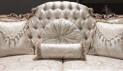 Casa Padrino Luxus Barock Sofa mit Glitzersteinen und dekorativen Kissen Silber / Creme / Beige 230 x 90 x H. 110 cm - Prunkvolles Wohnzimmer Sofa