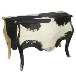 Cajonera de piel de vaca barroca Casa Padrino negra / blanca con aplicaciones de metal plateado 120 cm - muebles de estilo antiguo Cajonera de piel de vaca barroca Casa Padrino negra / blanca con aplicaciones de metal plateado 120 cm - muebles de estilo antiguo