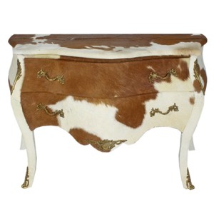 Casa Padrino Commode baroque en cuir de vachette marron / blanc avec applications en métal couleur laiton 120 cm - Meubles style ancien Casa Padrino Commode baroque en cuir de vachette marron / blanc avec applications en métal couleur laiton 120 cm - Meubles style ancien