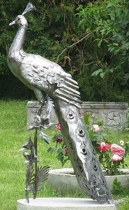 Casa Padrino sculpture de décoration de jardin paon argent 50 x 75 x H. 118 cm - Élégante figurine de décoration de jardin en acier inoxydable - Figurine de jardin résistante aux intempéries