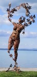Casa Padrino scultura da giardino di design donna ruggine 137 x 110 x A. 255 cm - Figura da giardino gigante - Decorazione da giardino di lusso