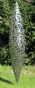 Casa Padrino sculpture de décoration de jardin design en acier inoxydable cône argent Ø 40 x H. 200 cm - Figurine de Jardin Fait Main - Décoration de Jardin de Luxe