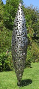 Casa Padrino Designer Edelstahl Garten Skulptur Zapfen Kegel Silber Ø 40 x H. 200 cm - Handgefertigte Gartenfigur - Luxus Garten Dekoration